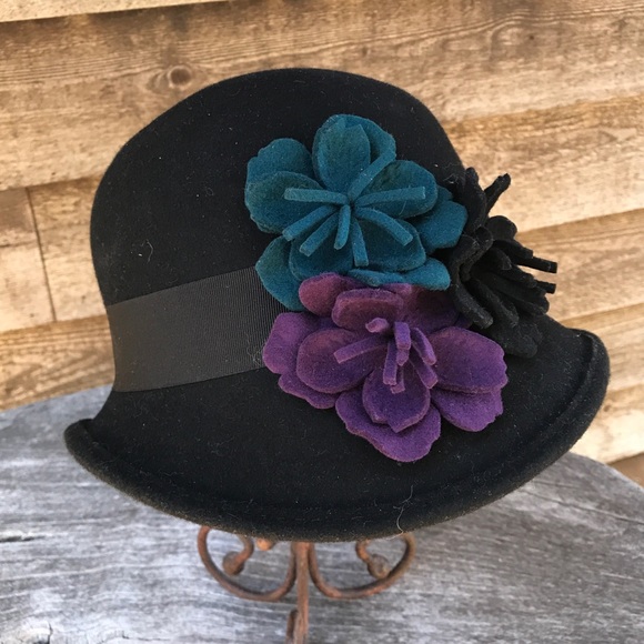 Scala Accessories - Ladies Scala Black Felt Cloche Hat with Flowers